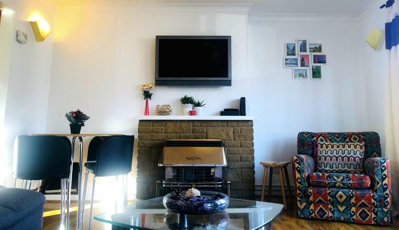 33Sm12 Dreams Unlimited Serviced Accommodations Staines Stanwell Exteriér fotografie