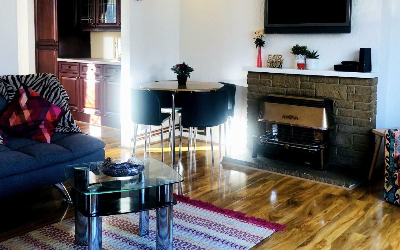 33Sm12 Dreams Unlimited Serviced Accommodations Staines Stanwell Exteriér fotografie