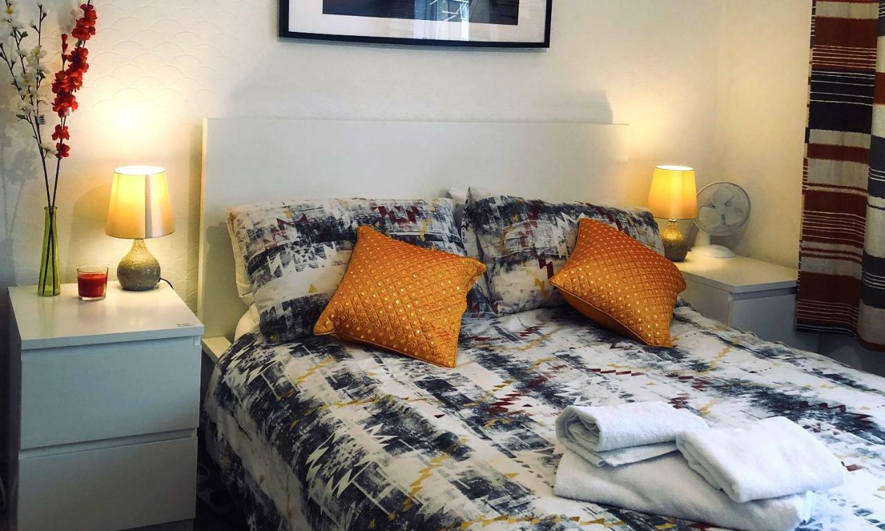 33Sm12 Dreams Unlimited Serviced Accommodations Staines Stanwell Exteriér fotografie